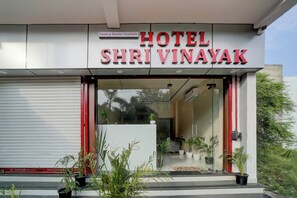 Property entrance - Fabhotel Shri Vinayak (Bhopal)