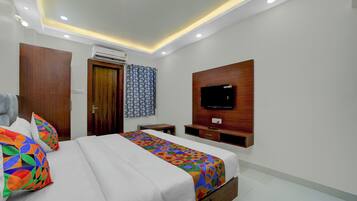 Egyptian cotton sheets, premium bedding, in-room safe, free WiFi