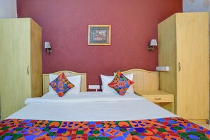 Egyptian cotton sheets, premium bedding, in-room safe, free WiFi - Via Tap Inn (Anekal)