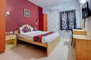 Egyptian cotton sheets, premium bedding, in-room safe, free WiFi