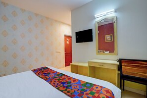 Egyptian cotton sheets, premium bedding, in-room safe, free WiFi - Via Tap Inn (Anekal)