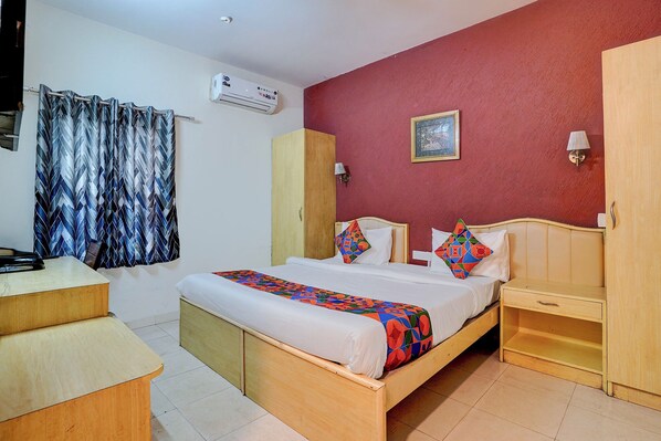 Egyptian cotton sheets, premium bedding, in-room safe, free WiFi