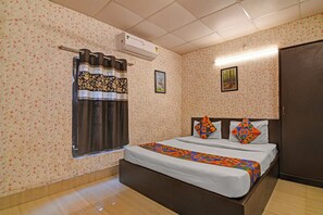 ห้องดีลักซ์ | ผ้าปูที่นอนฝ้ายอียิปต์, เครื่องนอนระดับพรีเมียม, ตู้นิรภัยในห้องพัก