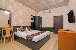 Egyptian cotton sheets, premium bedding, in-room safe, free WiFi - Fabhotel Jalan (Kolkata)