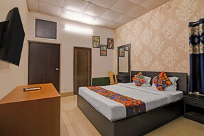 Egyptian cotton sheets, premium bedding, in-room safe, free WiFi - Fabhotel Jalan (Kolkata)
