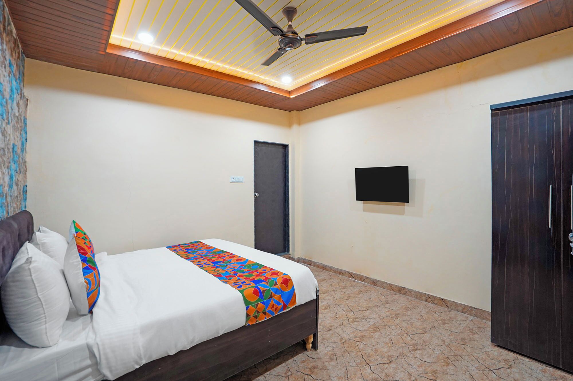 Egyptian cotton sheets, premium bedding, in-room safe, free WiFi