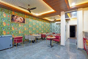 Restaurant - Fabhotel Suryansh (Indore)