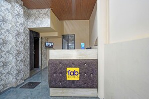 Reception - Fabhotel Suryansh (Indore)