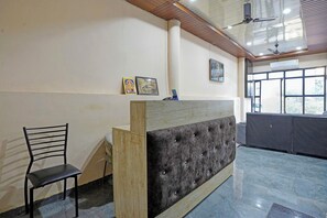 Reception - Fabhotel Suryansh (Indore)