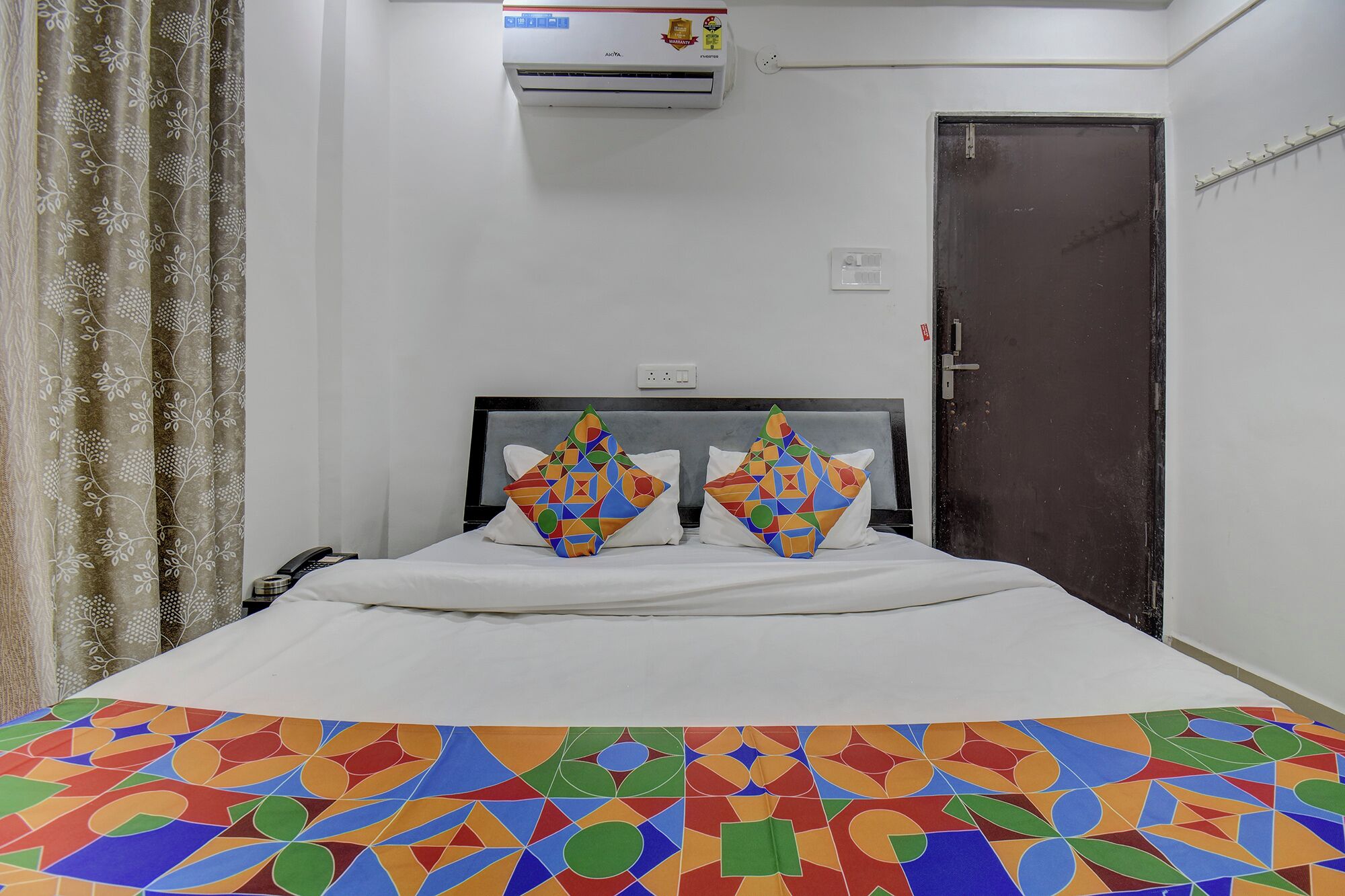 Egyptian cotton sheets, premium bedding, in-room safe, free WiFi