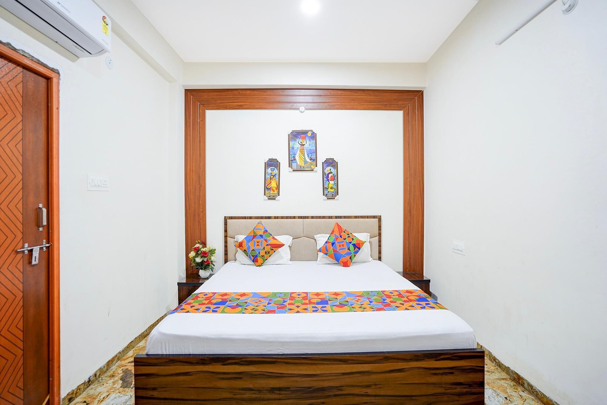 Egyptian cotton sheets, premium bedding, in-room safe, free WiFi