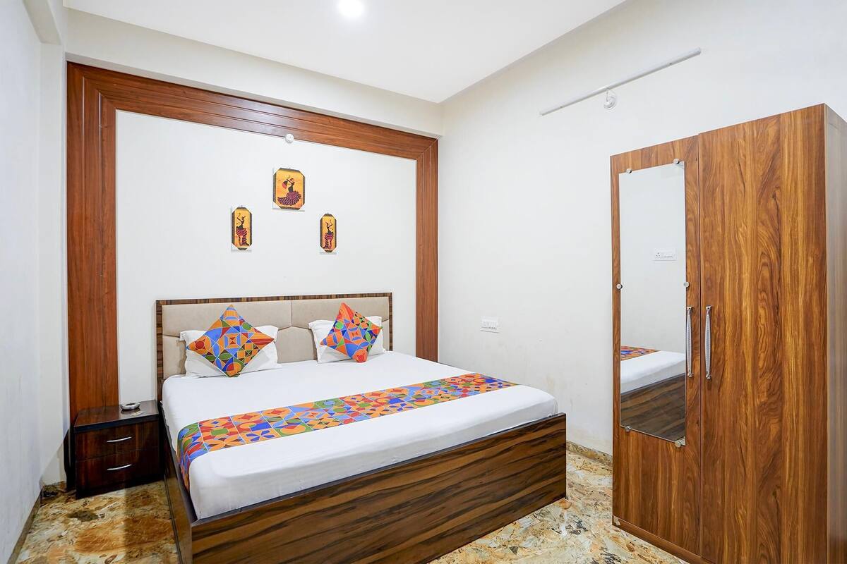 Deluxe Room | Egyptian cotton sheets, premium bedding, in-room safe, WiFi (free)