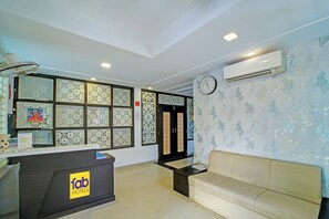 Reception - Fabhotel Konark Green (Bhopal)