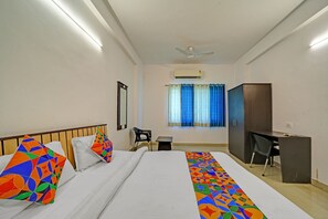 Egyptian cotton sheets, premium bedding, in-room safe, free WiFi - Fabhotel Konark Green (Bhopal)