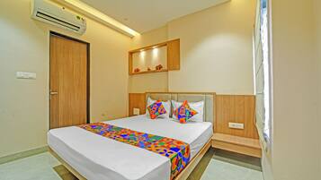Deluxe Room | Egyptian cotton sheets, premium bedding, in-room safe, free WiFi