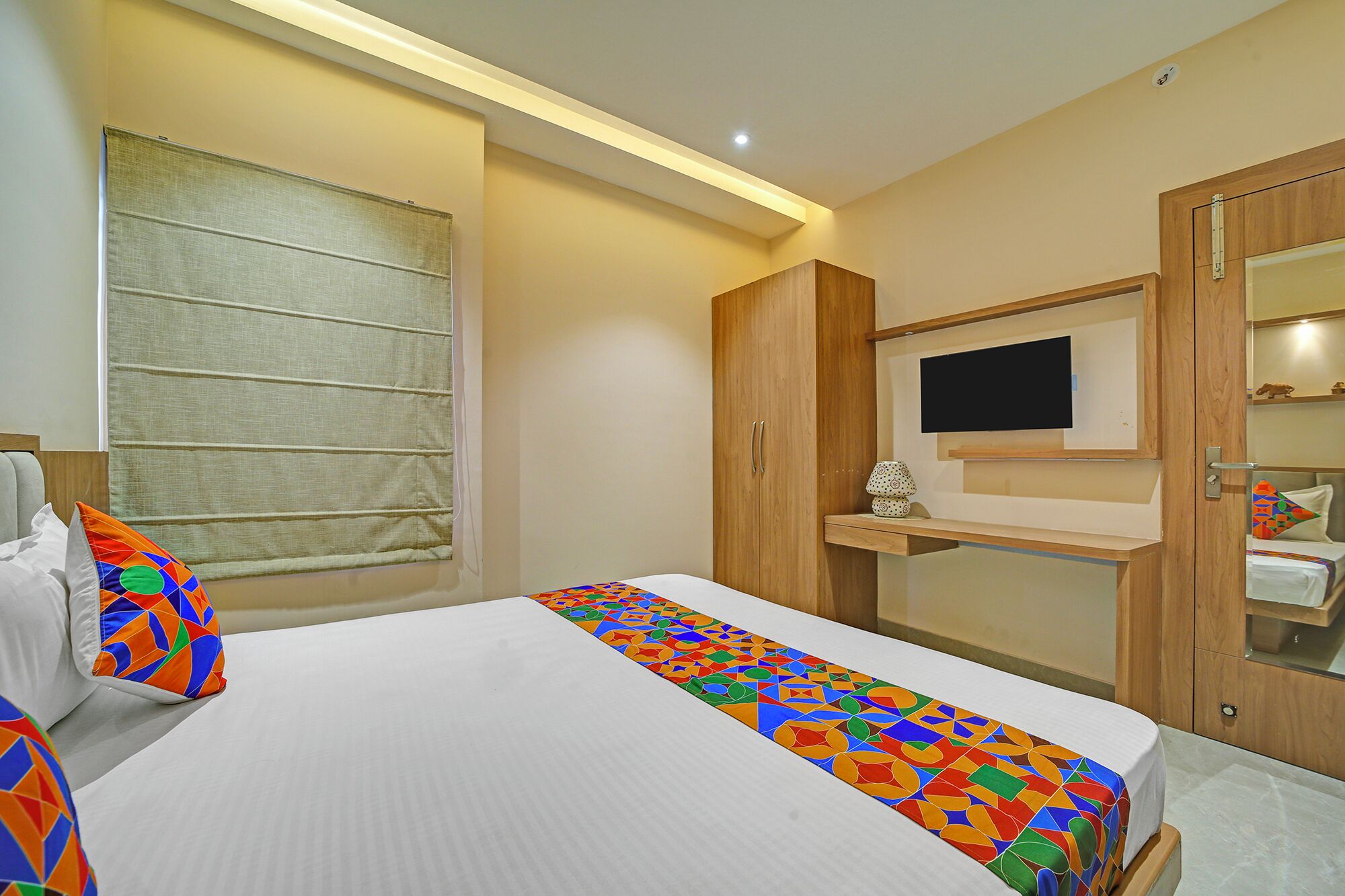 Egyptian cotton sheets, premium bedding, in-room safe, free WiFi