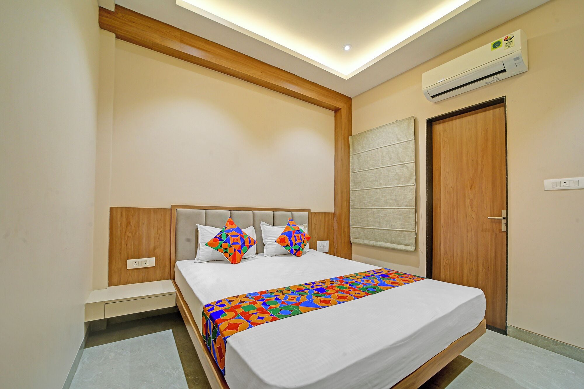 Egyptian cotton sheets, premium bedding, in-room safe, free WiFi