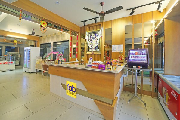 Reception - Fabhotel Shri Shreeyam Stay (Bhopal)