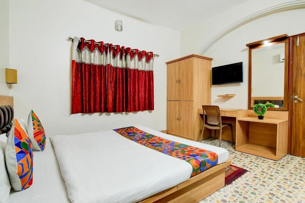 Egyptian cotton sheets, premium bedding, in-room safe, free WiFi