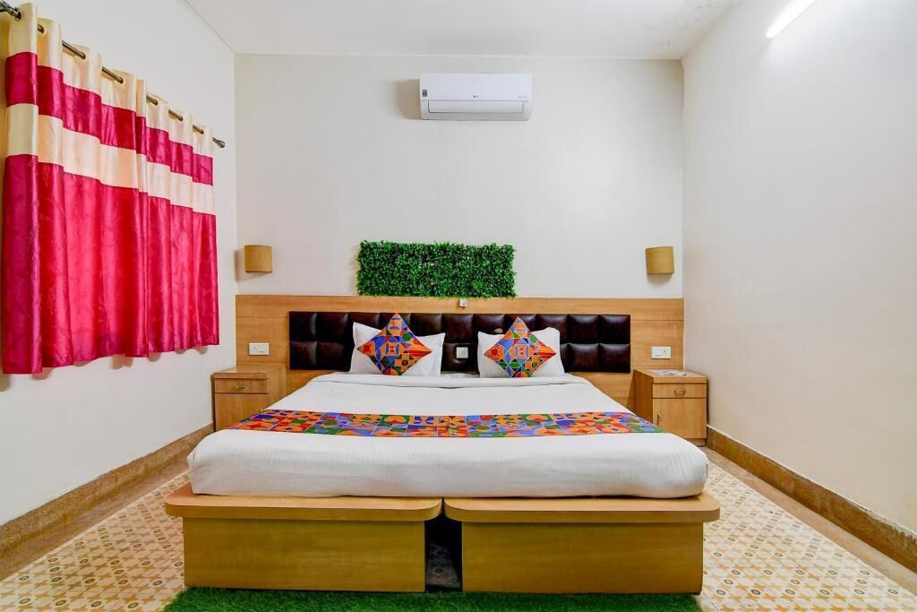 Egyptian cotton sheets, premium bedding, in-room safe, free WiFi