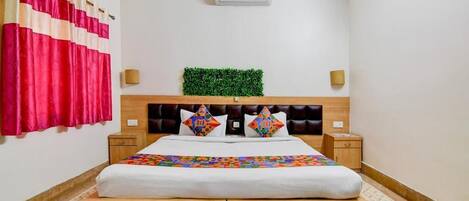 Egyptian cotton sheets, premium bedding, in-room safe, free WiFi