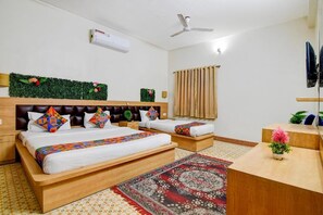 Family Room | Egyptian cotton sheets, premium bedding, in-room safe, free WiFi - Fabhotel A2 (Barasat)