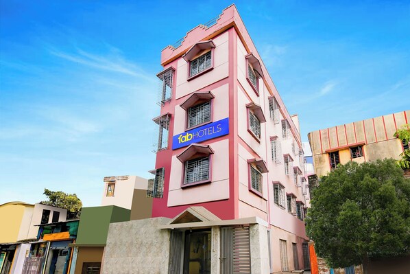 Exterior - Fabhotel Forreal Stays (Kolkata)