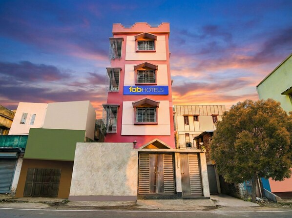 Exterior - Fabhotel Forreal Stays (Kolkata)
