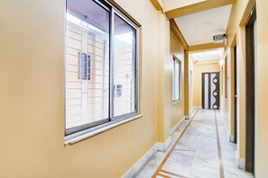 Lobby - Fabhotel Forreal Stays (Kolkata)