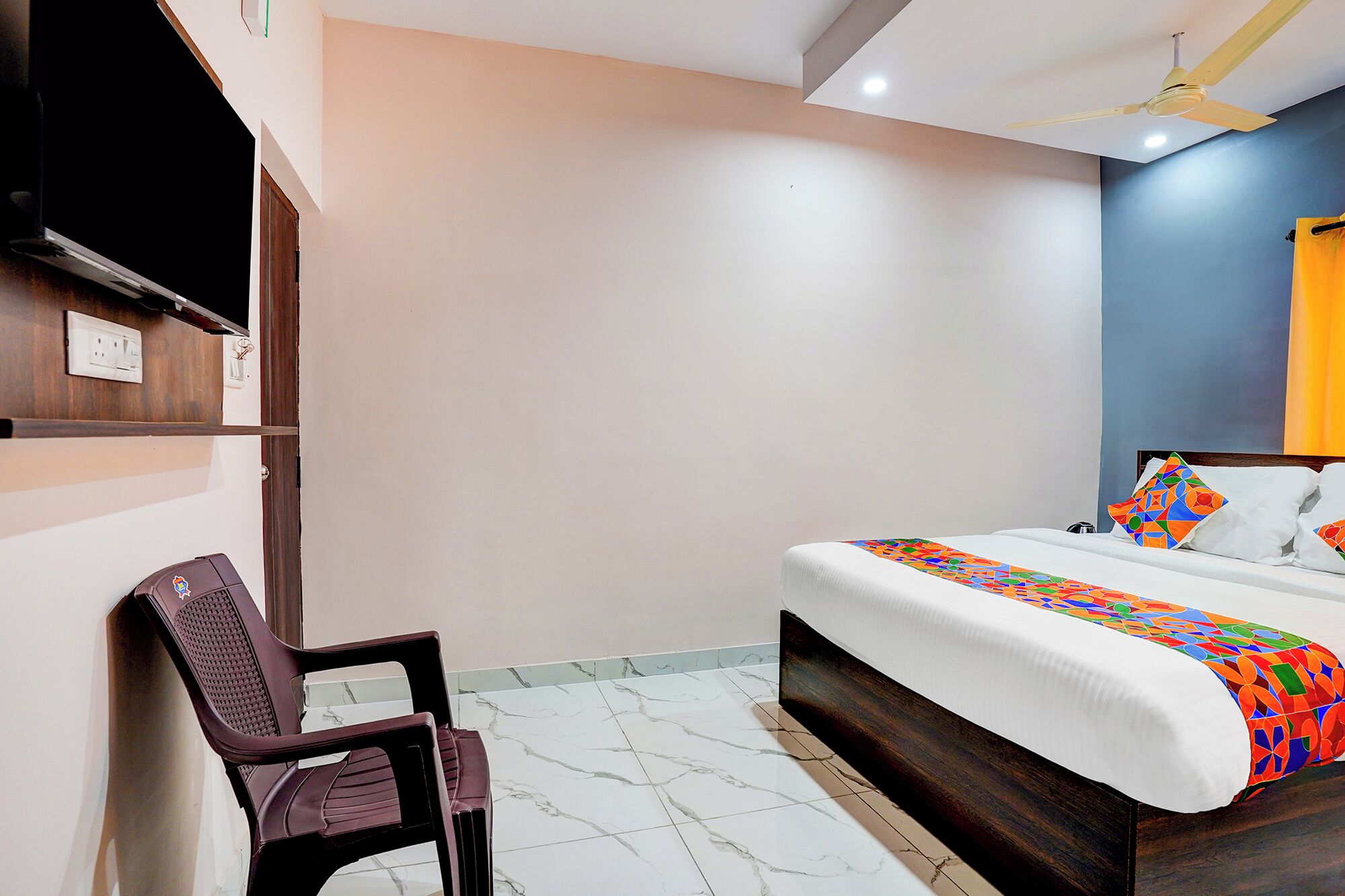 Egyptian cotton sheets, premium bedding, in-room safe, free WiFi