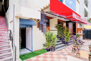Property entrance - Fabhotel Aranya Residency (Bengaluru)
