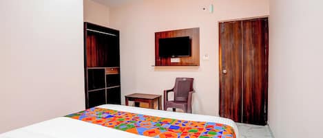 Egyptian cotton sheets, premium bedding, in-room safe, free WiFi