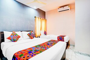 Egyptian cotton sheets, premium bedding, in-room safe, free WiFi