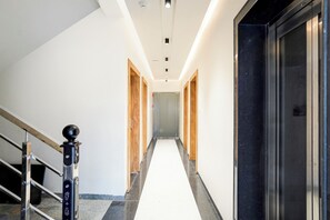 Lobby - Fabhotel Cosmos Green (Indore)