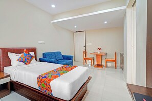 Egyptian cotton sheets, premium bedding, in-room safe, free WiFi - Fabhotel Mysore Gate (Bangalore)