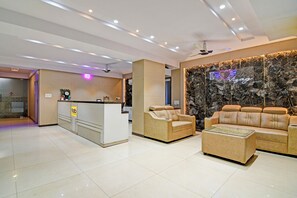 Reception - Fabhotel Shree Mohan Palace (Visakhapatnam)