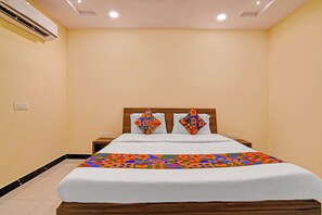 Egyptian cotton sheets, premium bedding, in-room safe, free WiFi - Fabhotel Shree Mohan Palace (Visakhapatnam)