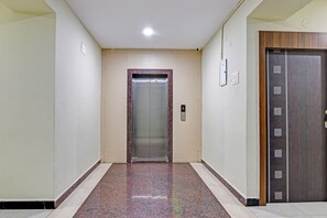 Lobby - Fabhotel Shree Mohan Palace (Visakhapatnam)