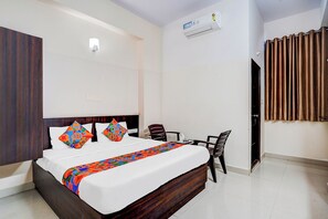 Deluxe Room | Egyptian cotton sheets, premium bedding, in-room safe, free WiFi - Fabhotel Pride Image (Bangalore)