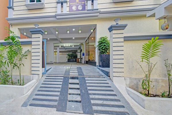 Property entrance - Fabhotel Broholic Stay Inn (Hyderabad)