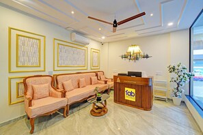 Reception - Fabhotel Broholic Stay Inn (Hyderabad)
