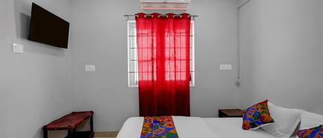 Egyptian cotton sheets, premium bedding, in-room safe, free WiFi