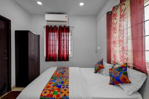 Egyptian cotton sheets, premium bedding, in-room safe, free WiFi - Fabhotel Pavis Inn (Chennai)
