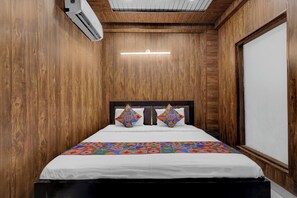 Deluxe Room | Egyptian cotton sheets, premium bedding, in-room safe, free WiFi - Fabhotel Vrishti Residency (Greater Noida)