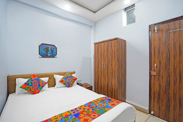 Egyptian cotton sheets, premium bedding, in-room safe, free WiFi - Fabhotel Super Corridor (Indore)