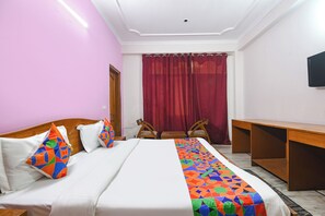 Egyptian cotton sheets, premium bedding, in-room safe, free WiFi - Fabhotel The Paradise (Gurugram)