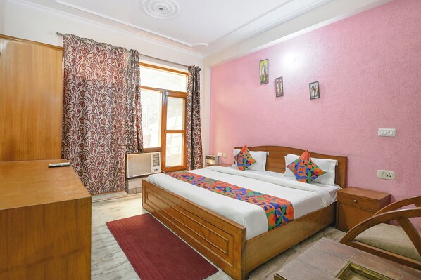 Egyptian cotton sheets, premium bedding, in-room safe, free WiFi