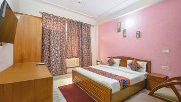 Egyptian cotton sheets, premium bedding, in-room safe, free WiFi