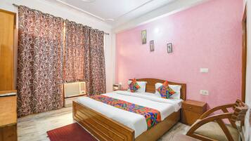 Deluxe Room | Egyptian cotton sheets, premium bedding, in-room safe, free WiFi