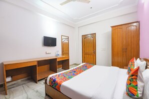 Egyptian cotton sheets, premium bedding, in-room safe, free WiFi - Fabhotel The Paradise (Gurugram)